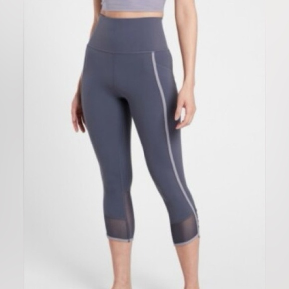Athleta Salutation Stash Pocket II Capri Size XXS - Picture 1 of 11
